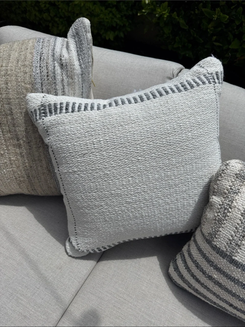 NWOT, Pottery Barn, Mal Indoor/Outdoor Textured Pillow, Ivory Multi 18